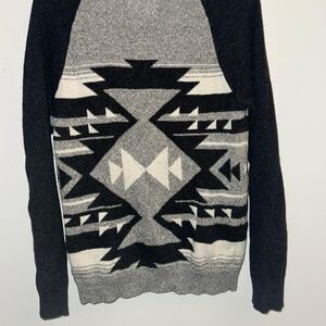 American Eagle Outfitters Black and Gray Crewneck Sweater